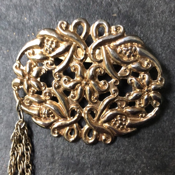 ornate art nouveau gold tone vintage pin - Picture 2 of 6